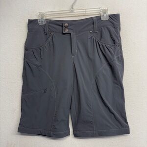 Athleta 6T Gray Bermuda Shorts Nylon Stretch